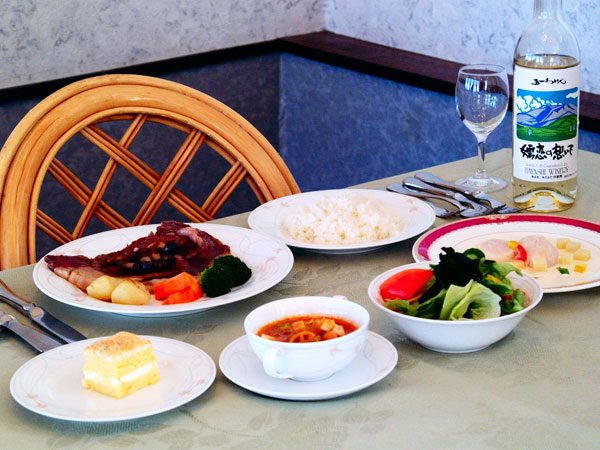 専用レストラン・夕食の一例 専用レストラン・夕食の一例